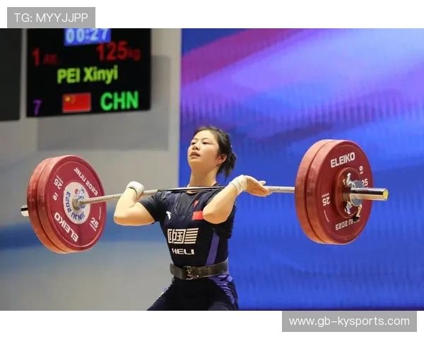 国际举重女子组推广安全举重公益课堂进社区，国际女子举重视频